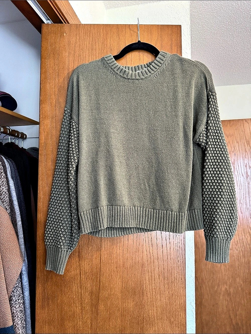 Textured Knit Crewneck Sweater in Green